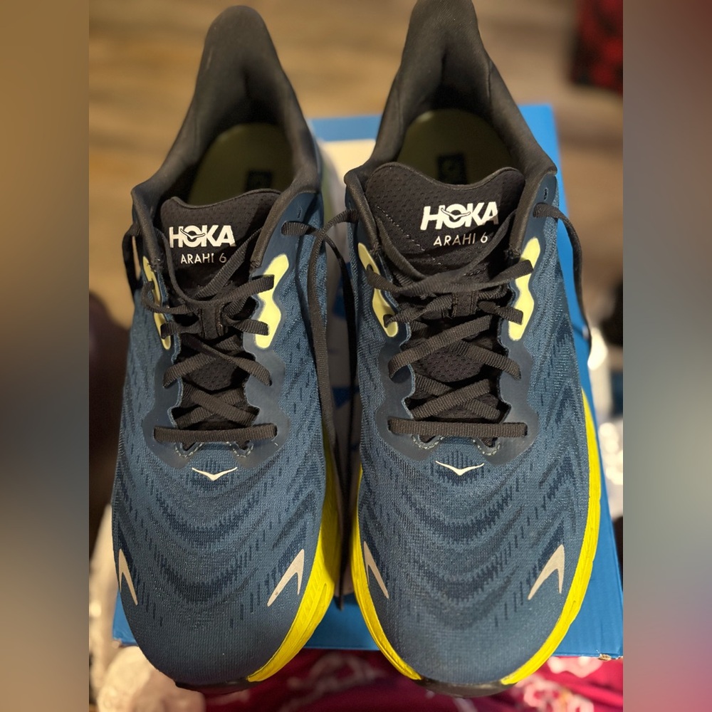 Hoka Arahi 6 Men's Shoes - Navy and Yellow
